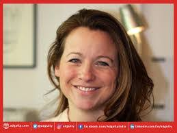 Jennifer Mullin's Instagram, Twitter & Facebook