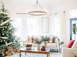 See How Hgtv Stars Chip Joanna Gaines Decorate For The Holidays Magnolia Christmas Decor Christmas Decor Inspiration Magnolia Homes