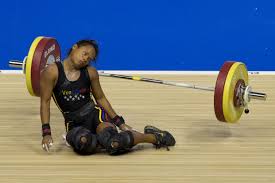 The jerk trains raw, explosive pushing power and the lockout, which can simultaneously improve performance in the bench and strict overhead press. Weightlifter Fails Clean And Jerk In Scary Fashion Eventually Triumphs Bleacher Report Latest News Videos And Highlights