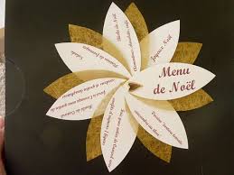 Lot De 10 Menus Noel En Forme De Petale A Poser Sur Vos Tables De Noel Pour Une Belle Decoration Les Petales Du Menu S Noel Decoration Diy Menu Candy Gift Box