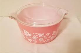 Gooseberry was released in several color iterations, consisting of pink on white, white on pink in 1957 butterprint and gooseberry were introduced for the opalware pyrex line, preceded only by. Lot 6 Pyrex Pink Gooseberry Bowl With Lid Estatesales Org