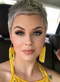 23 Best Short Pixie Haircut For Stylish Woman Latest Fashion Trends For Woman Short Hair Styles For Round Faces Short Textured Hair Short Pixie Haircuts