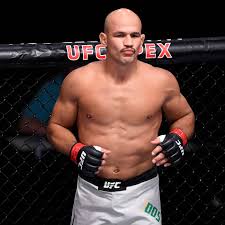 Born in são paulo, brazil, dos santos began his professional career in mexico in 1980 with américa. Former Heavyweight Champion Junior Dos Santos Released From The Ufc Mma Fighting