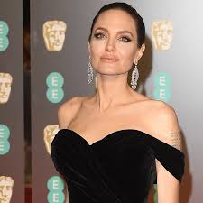 Angelina jolie, при рождении войт (англ. Angelina Jolie Wants To Move To Uk With Heart Set On Suburb She Shared With Brad Pitt Mirror Online