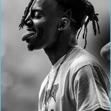 Hip hop is recognized to have originated and evolved first in the bronx, new york city; Playboi Carti In 10 Black And White Aesthetic Rappers White White Aesthetic Wallpaper Rapper Neat