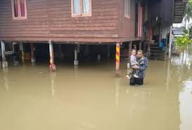 Banjir | 4 daerah di terengganu dilanda banjir. 7 Daerah Terjejas Dalam Gelombang Kedua Banjir Di Terengganu Astro Awani