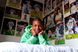 In the game fifa 19 his overall rating is 92. Es Ist Nicht An Der Zeit Uber Die Vertragsverlangerung Zu Sprechen Wird Kylian Mbappe Zu Barcelona Wechseln Tribuna Com