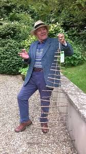 Peacock's first tv roles came in the 1960s and he was an acomplished shaskesperean actor, appearing in bbc televised versions of twelfth night and henry v. Will Dementia Defeat Dibley S Jim Trott Daily Mail Online