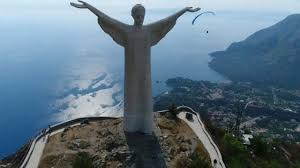 It is typically italian with narrow, cobbled streets, piazzas, numerous bars and restaurants and some unusual little shops. Maratea Willage Travel