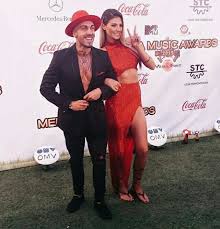 Acum, cei doi indragostiti au facut un videoclip in care au reactionat la evenimentul din acea zi. Antonia Iacobescu And Alex Velea Fashion Style 80s