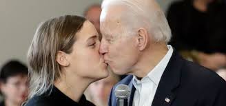 The democratic presidential candidate held an event at clarke university in dubuque. Joe Biden Granddaughter Finnegan Biden Wiki Bio Age Height Insta