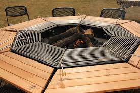 A Dining Table Firepit And Grill In One Grill De Mesa Fogueiras Ao Ar Livre Lareira De Quintal