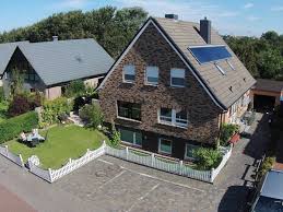 Hotel haus norderney está situado en janusstraße 6, a 0,3 km del centro de norderney. Haus Windhuk Ferienwohnung 1 In Norderney Niedersachsen