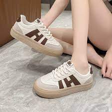 1 số mẫu giày nữ hot nhất hiện na