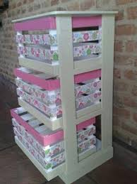 Reciclar y reutilizar no solo es una práctica amigable con el planeta, sino que además si ponemos un poquito de nuestra creatividad, puede ser la opción. 4 Super Ideas Para Cajas De Fruta Decoradas