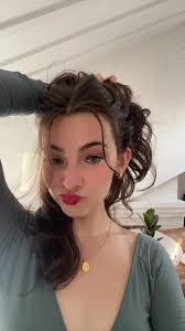 Stella Crosby's Instagram, Twitter & Facebook