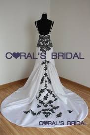 Do not have to worry about the style of these elegant mermaid wedding dresses and gown wedding dresses because dhgate.com provide a wide selection of mermaid cut wedding dresses. Pin By Paige Walkus On Wedding Black White Wedding Dress Wedding Dresses Satin Mermaid Wedding Dress