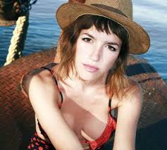 Since 2012, candela is attending musical comedy classes in new york city. La Primera Aparicion Televisiva De Candela Vetrano En Agrandadytos Me Da Verguenza Verme Infobae