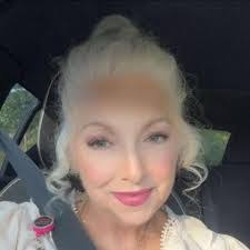 Lynnette Watts's Instagram, Twitter & Facebook