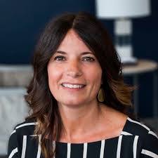 Hillary Lyon's Instagram, Twitter & Facebook