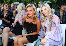 Robert beitsch profi tänzer aus deutschland december 31, 2020 at 7:56 am · ich wünsche euch allen einen guten rutsch ins neue jahr 2021 und möchte mich für eure treue in diesen jahr bedanken eure seiteninhaberin sylvia Robert Beitsch Evelyn Burdecki Evelyn Burdecki Photos Zimbio