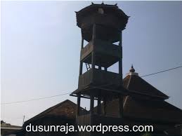 Masjid kampung laut pada asalnya dibina di kampung laut yang terletak dalam kawasan jajahan tumpat seni bina kayu masjid yang kaya nilai sejarah. Masjid Kampung Laut The Royal Orchard