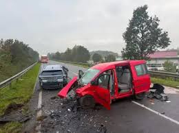 Five injured in crash during overtaking attempt on B213 near Löningen