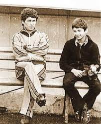 Lucescu decidió empezar de nuevo y, en lugar de aceptar gestionar clubes más grandes del extranjero, decidió entrenar al fc braşov, que descendió dos años antes y. RÄƒzvan Lucescu La 50 De Ani Cea Mai FrumoasÄƒ Poveste TatÄƒ Fiu Din Sportul Mondial DouÄƒ Interviuri EmoÈ›ionante Despre Fotbal Si ViaÈ›Äƒ RÄƒzvan Lucescu È™i Mircea Lucescu