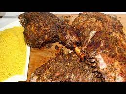 Couscous à l'agneau, veau et merguez les ingrédients pour 6 personnes 1 k de semoule de couscous fin ou moyen 2 k d'agneau et de veau (épaule, selle.) 200 g pois chiches 3 tomates. Lamb Mechoui And Morrocan Couscous Royal Eid Recipe Youtube