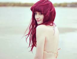 Elle donne du peps à vos cheveux et un look unique avec une nuance de rouge profond et atypique. Cheveux Rouge Framboise Coiffure Et Coloration Forum Beaute Doctissimo