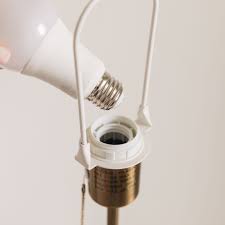 مع الكهرباء سيكون هناك نور في حياة اولادي. 9 Reasons Why Your Light Bulbs May Be Burning Out Early