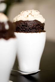 Mug Cake Au Chocolat Chantilly De Cacahuetes Desserts Sucres Cake Chocolat Recette Dessert