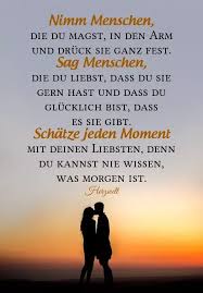 Nimm Menschen Die Du Magst In Den Arm Und Druck Sie Ganz Fest Sag Menschen Die Du Liebst Das Nachdenkliche Spruche Aufmunternde Spruche Tiefsinnige Spruche