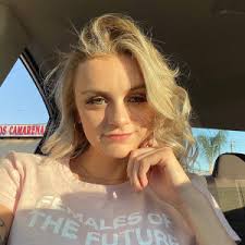 Ashley Canizalez's Instagram, Twitter & Facebook