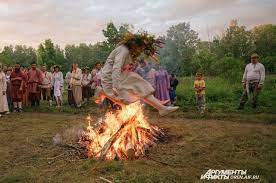 Этот день, о котором до сих пор ходят легенды. Kogda Cvetyot Paporotnik Tradicii Na Ivana Kupala Obshestvo Istoriya Obshestvo Aif Murmansk