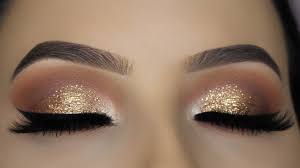 Think Us The Glitter Make Up Goes To Every Person It Is Sufficient To Wear Make Up According To The Colour Gold Eye Makeup Glitter Eye Makeup Halo Eye Makeup