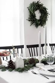 Easy Ways To Set A Festive Holiday Table Xmas Table Decorations Inflatable Christmas Decorations Decor