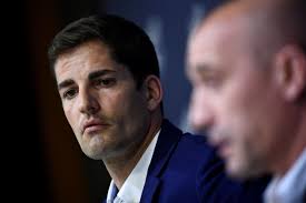 España tiene nuevo técnico: ¿quién es Robert Moreno?