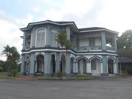 Straight boarding and alighting berths. Galeri Seni Johor Malaysia Welcomes You
