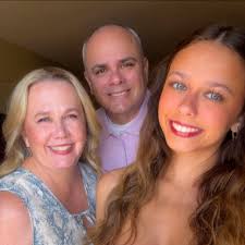 What are the move-in details and tips for University of Arkansas students?