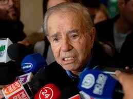 Este domingo se confirmó la muerte del expresidente argentino, carlos menem, quien está íntimamente ligado a nuestro país ya que. El Presidente Decreto Tres Dias De Duelo Por La Muerte De Menem El Eco