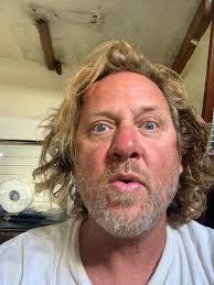 Laurie Ryder's Instagram, Twitter & Facebook