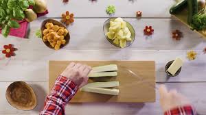 Die reihenfolge und zusammensetzung der beikostmahlzeiten ist unabhängig davon. Babybrei Grundrezept Ab Dem 7 Monat Youtube