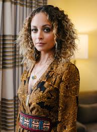 This Is How Nicole Richie Gets Ready For The Red Carpet Nicole Richie Hair Nicole Richie Style Nicole Richie