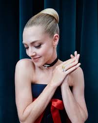 Inspired by legendary designer Jean Schlumberger's iconic brooch, this  Schlumberger by Tiffany & Co.™ Golden Fish watch in 18k rose gold features  over 765 diamonds, totaling over 5 carats. 10 round emeralds