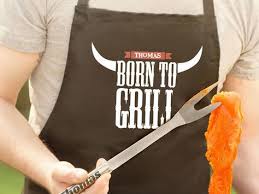 Fur Echte Grillmeister Die Born To Grill Schurze Fur Das Grillfest Am Vatertag Mit Dem Namen Dein Geburtstagsgeschenk Mann Geschenke Geburtstagsgeschenk