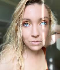 Dearest Rosemary, It was a limpid dreary day, hung as in a basket from a  single dull star. I thank you for your letter. Outside, I perceive what may  be a collection