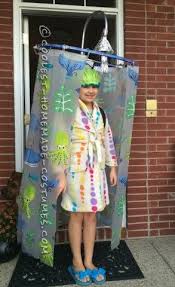 I Am A Mom Of Three Girls I Have An 8 Year Old And Twin 10 Year Olds This Year I Wa Top Halloween Costumes Homemade Halloween Costumes Cool Halloween Costumes