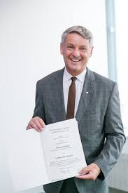 Since 2004, thomas schmid has been working at buck's new york office. Thomas Schmid Erhielt Goldene Ehrennadel Der Bayerischen Akademie Landlicher Raum Bauindustrie Bayern