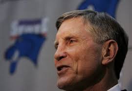 Curry returns at age 67 to start up new program